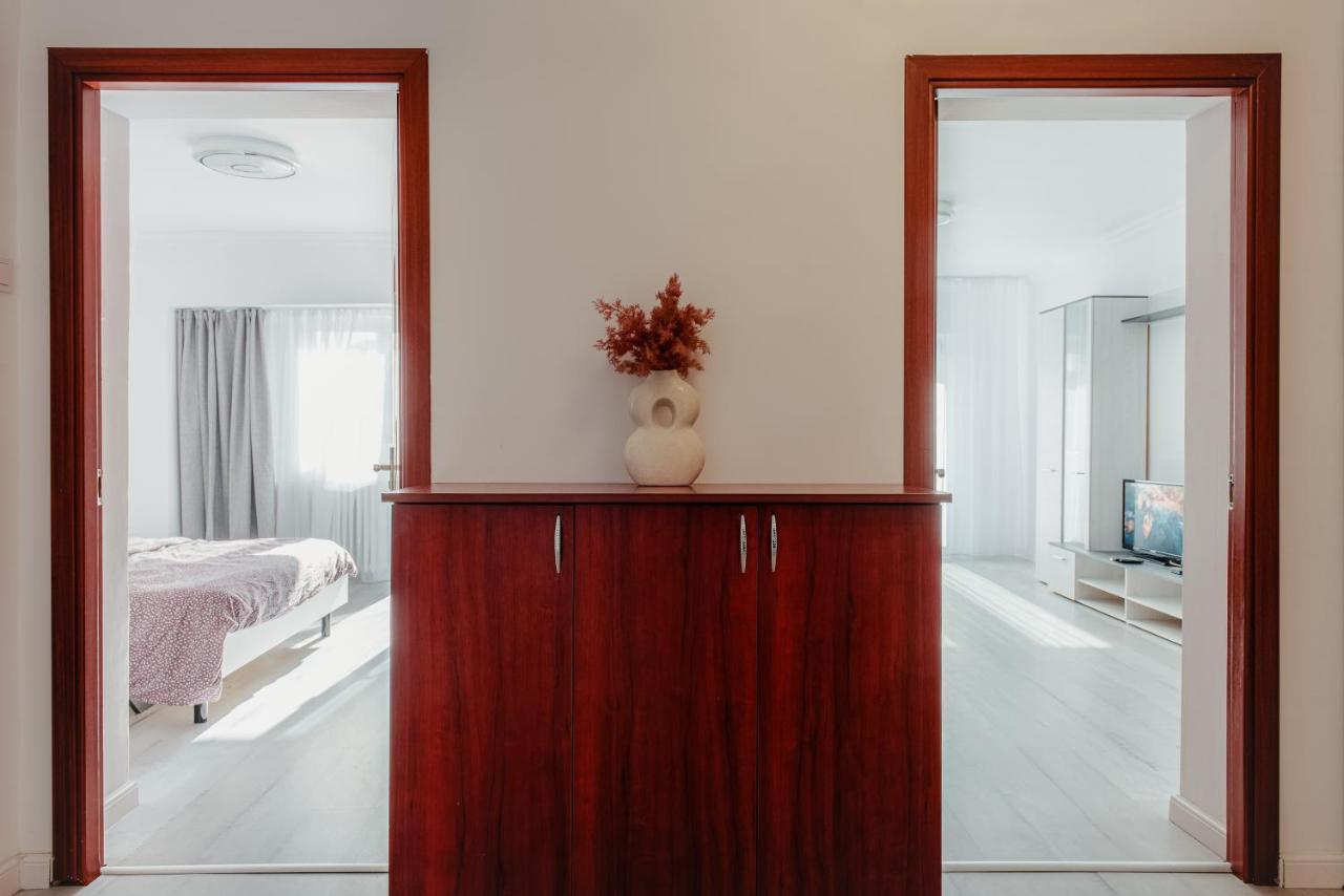 Apartament 2 Camere, Decomandat, In Zona Centrala ブカレスト エクステリア 写真